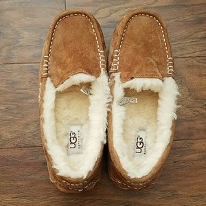 UGG Slipper size 6